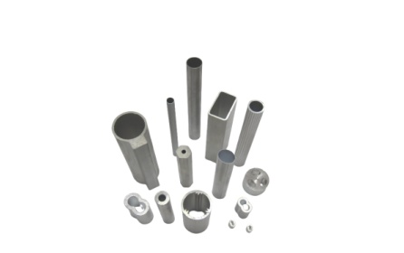 揭秘！制造業(yè)工廠為何偏愛“量身定制”的鋁型材？